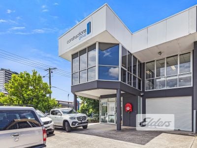 PRIME STRATA OFFICE ON MASSIVE 1,897M2 LAND PARCEL!