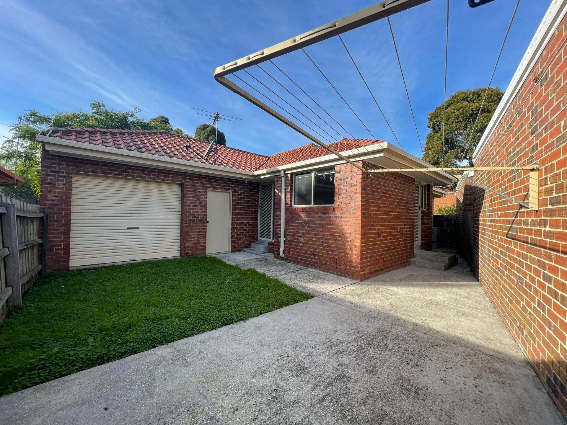 Affordable, Low Maintenance & Double Garage...