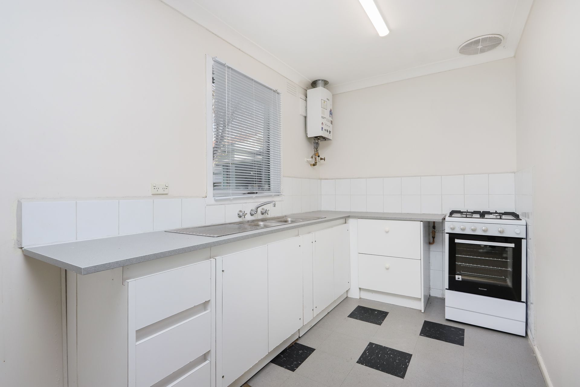 4/100 Johnston Street Newport VIC, Newport - Thumbnail 3