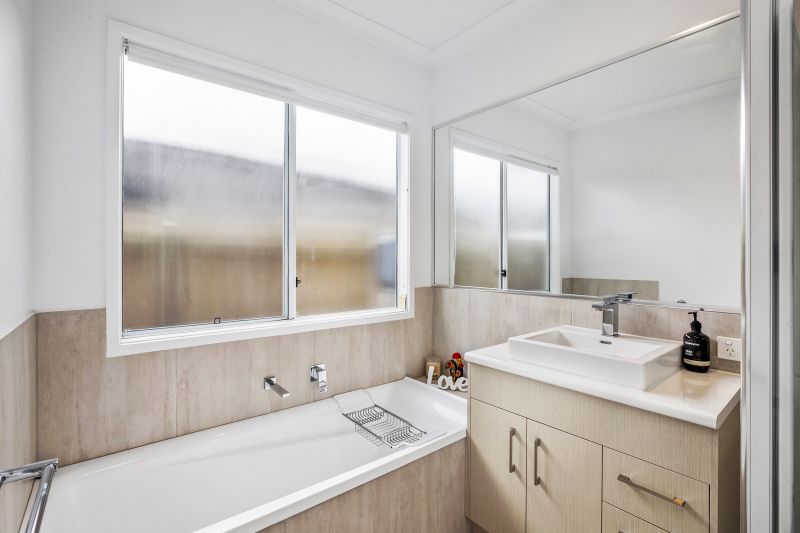 10 Angelou Court, Baringa