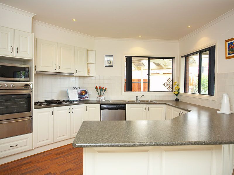11 Portofino Crescent, Point Cook - Thumbnail 8