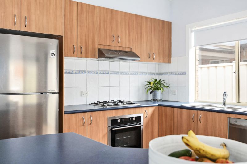 6 Lyme Park Circle, Caroline Springs - Thumbnail 4