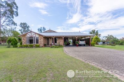 25 Roland Court, Peak Crossing