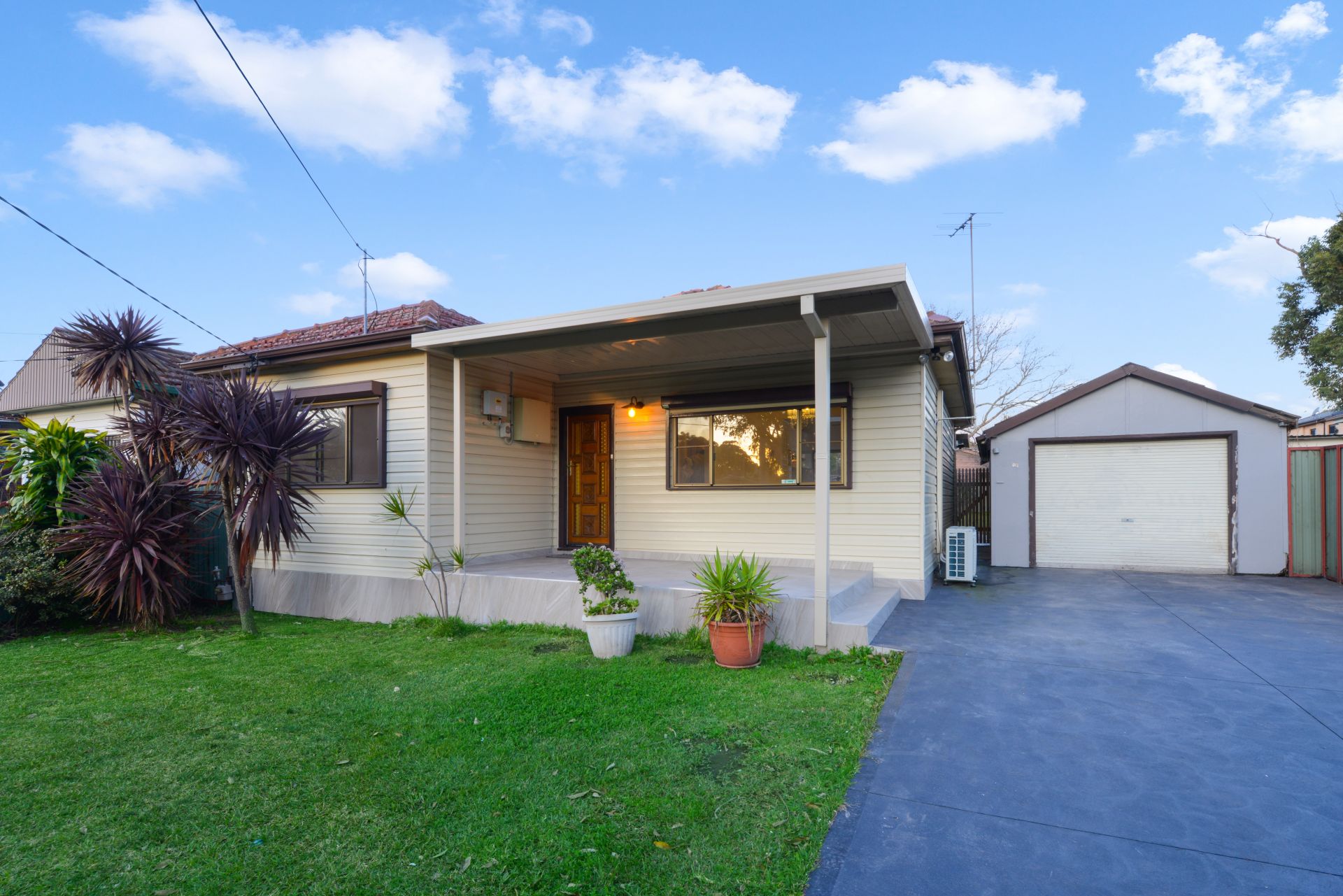 Real Estate For Lease 40 Sylvanus Street Greenacre , NSW