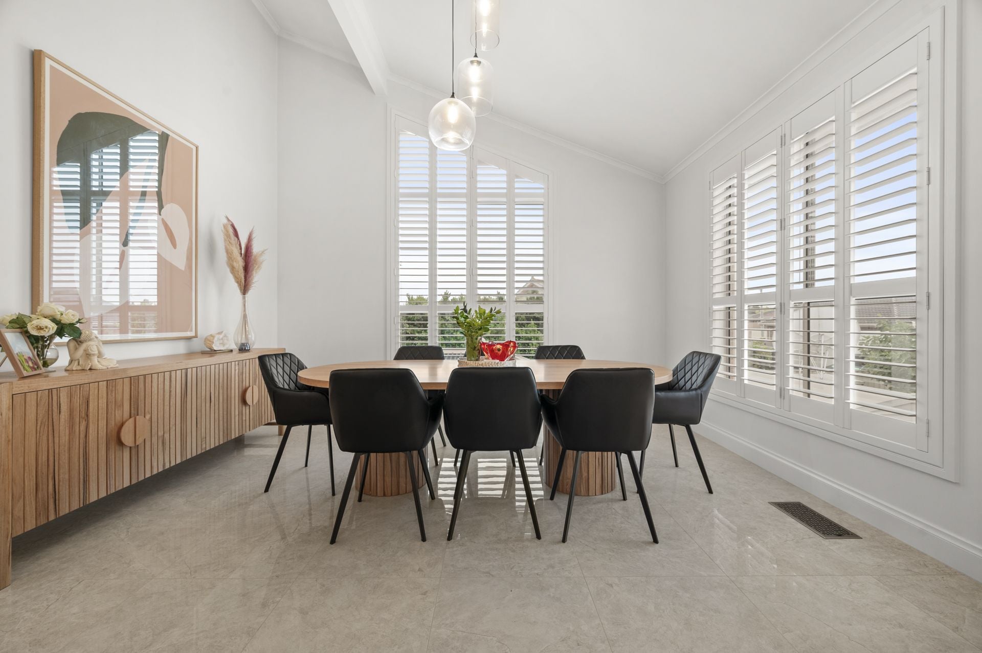 Luxury Living: Complete Salon Set-Up Included!