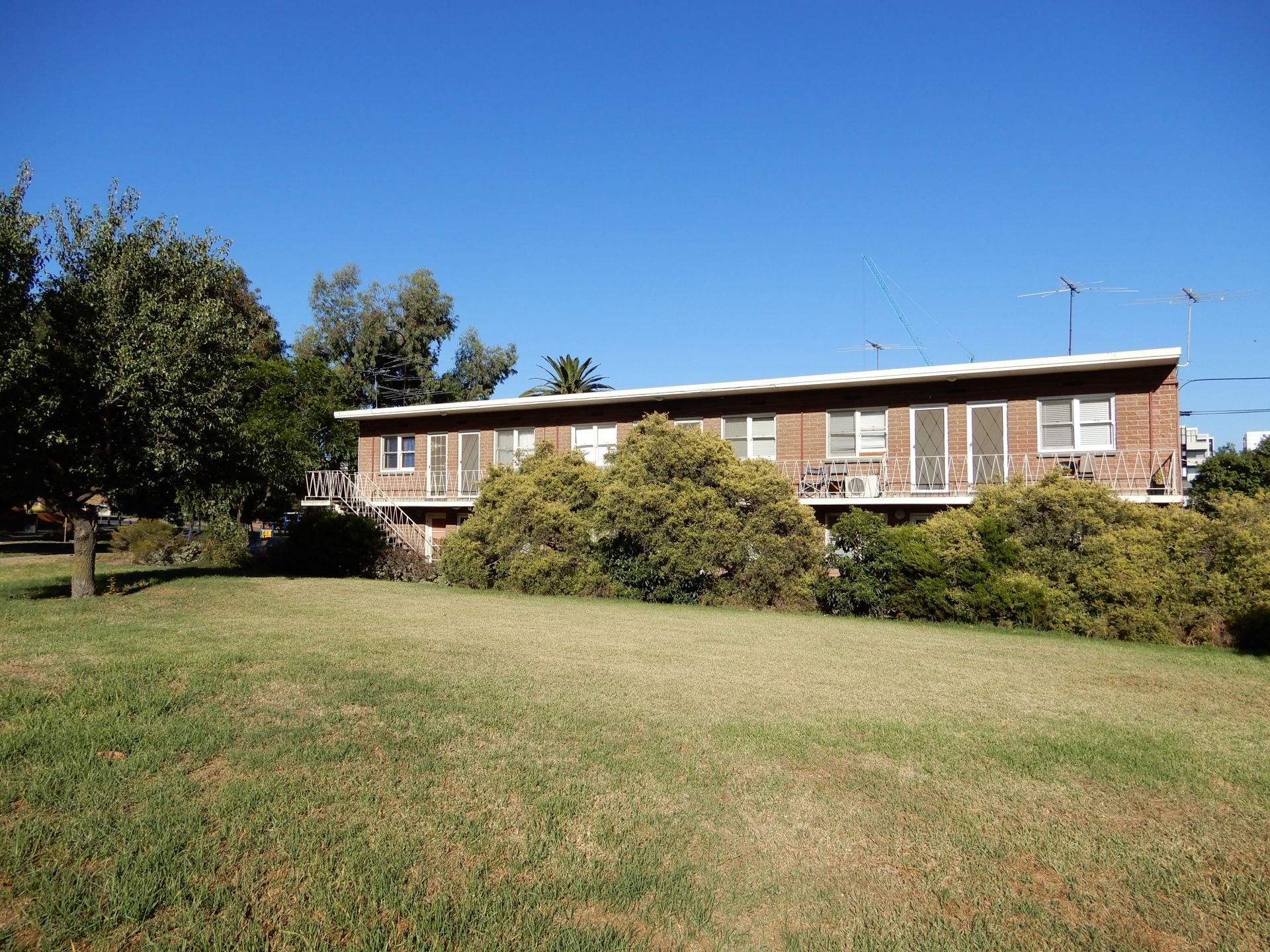 Renovated Studio Opposite Parklands
