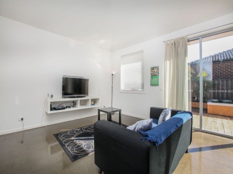 12 Streeton Avenue, Caroline Springs - Thumbnail 3