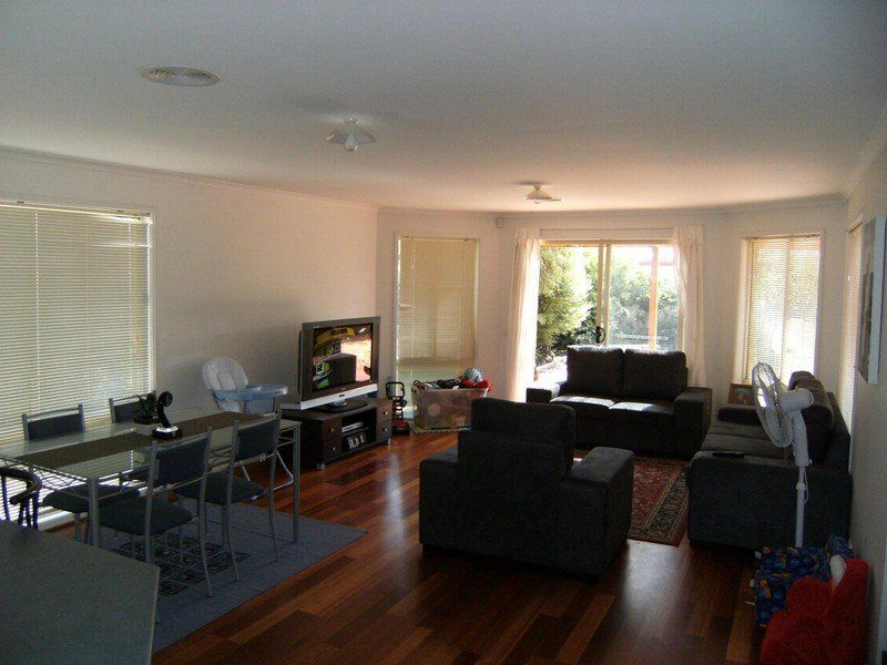 8 Springfield Close, Caroline Springs - Thumbnail 4