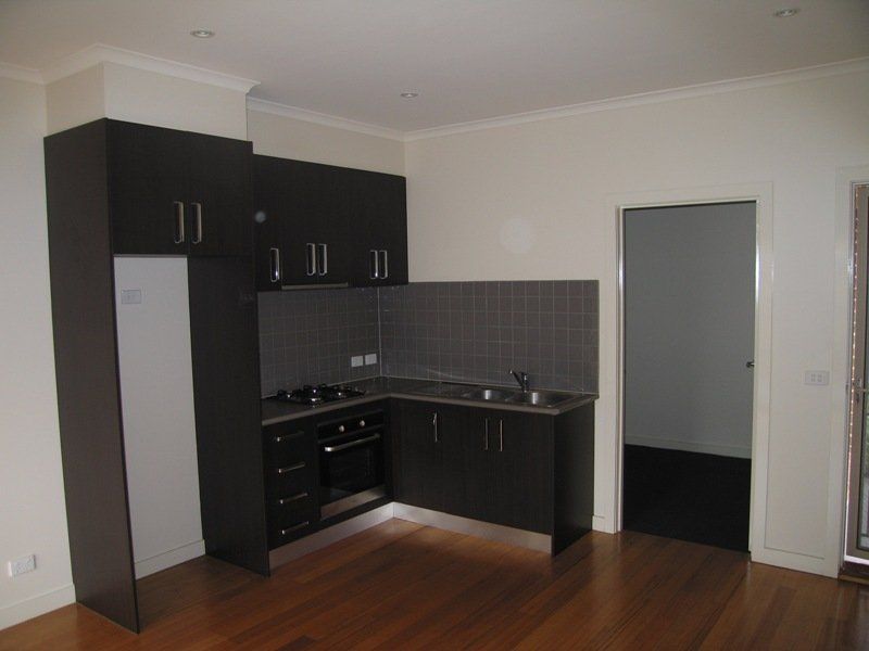DELIGHTFUL 1 BEDROOM + STUDY!