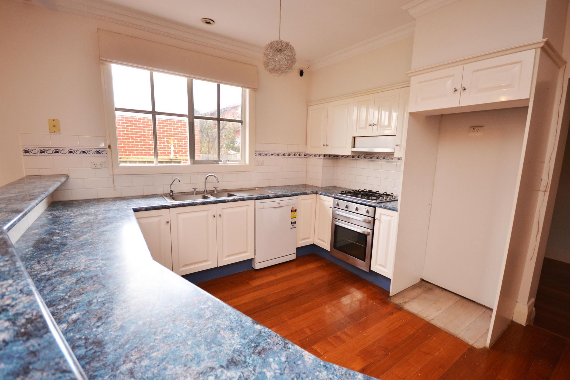 LARGE FAMILY HOME!