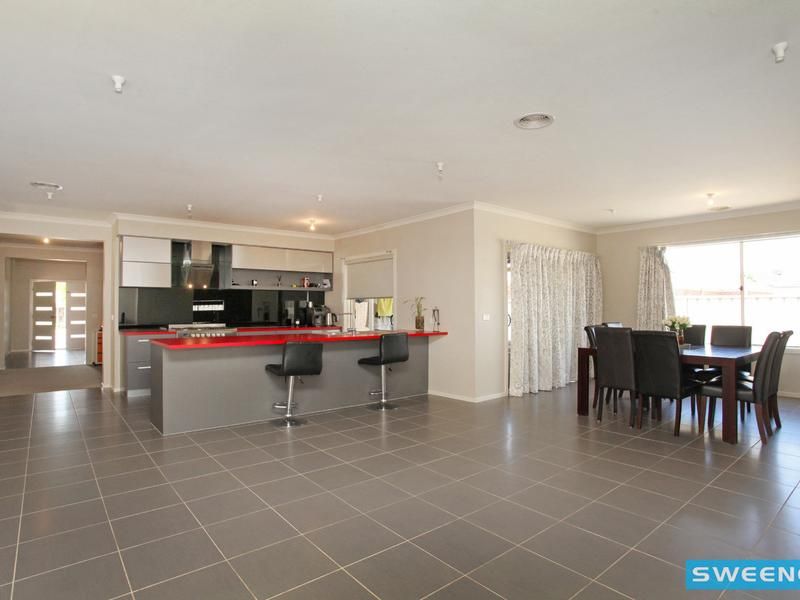 14 Flinders Place, Caroline Springs - Thumbnail 4