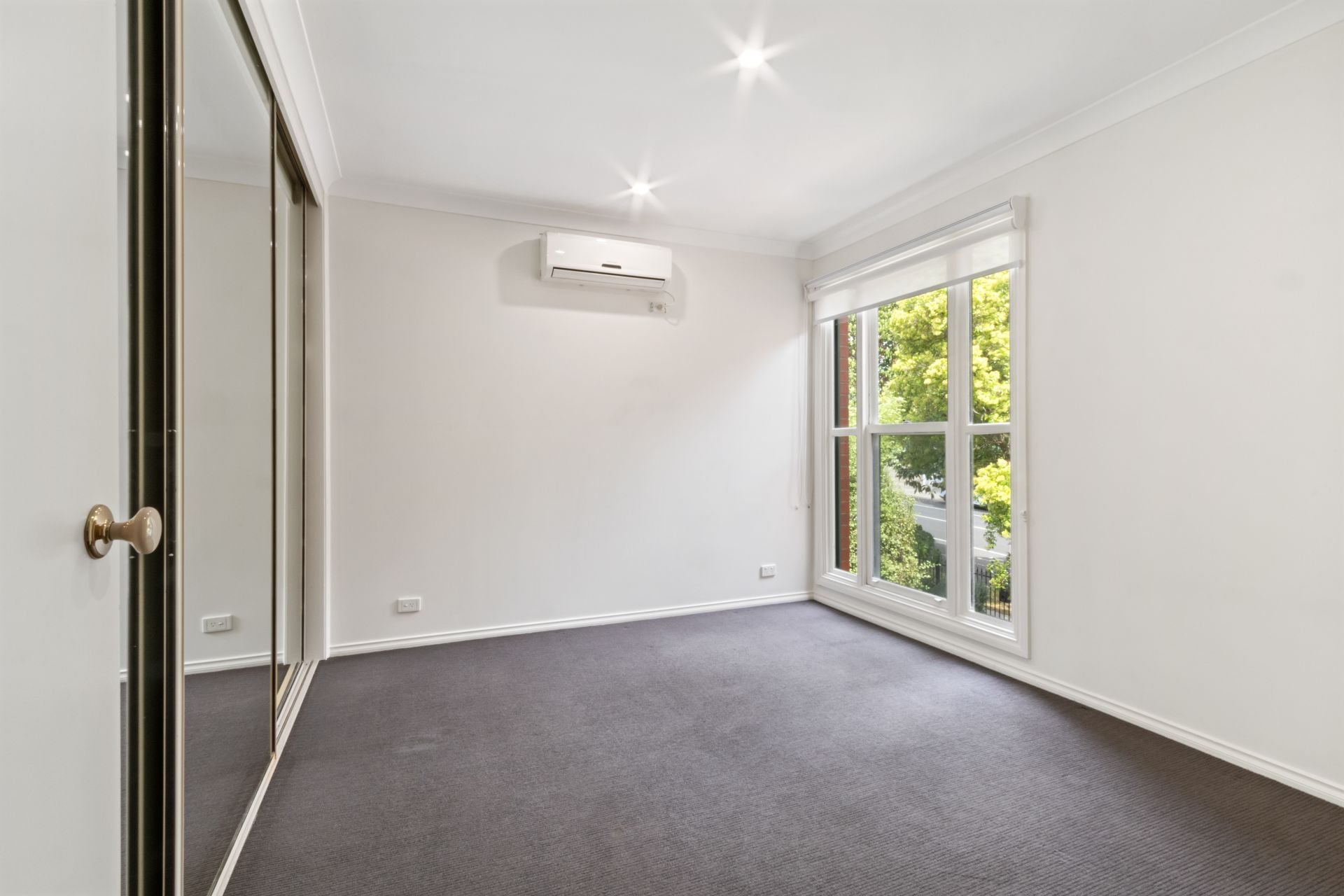 Stunning 2 Bedroom Townhouse!