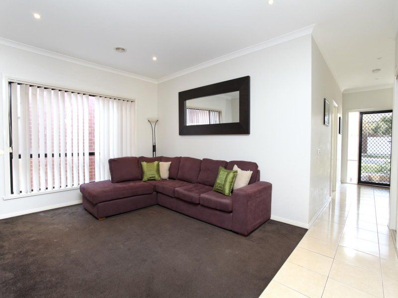 8 Maranoa Grove, Caroline Springs - Thumbnail 6
