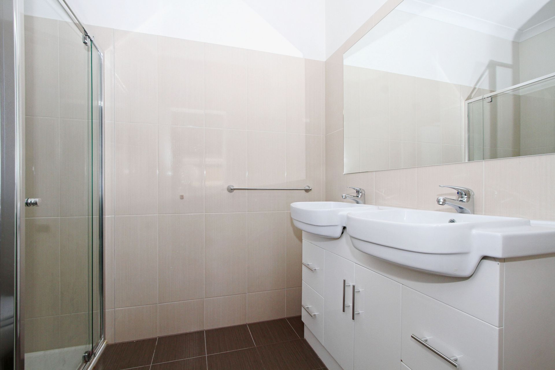 COMFORTABLE LIVING IN GREAT LOCATION