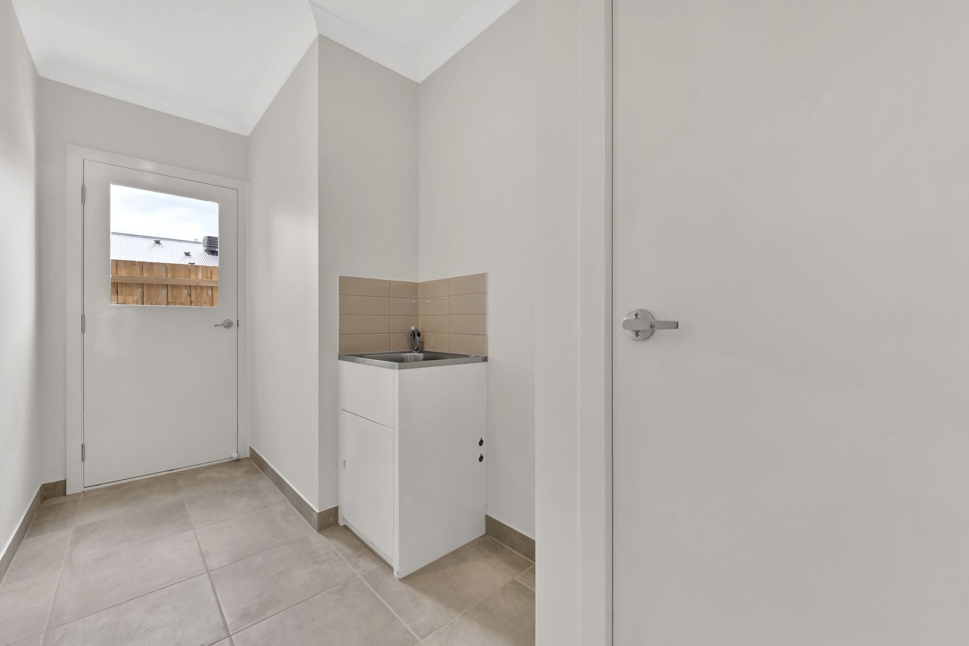 BRAND NEW A READY TO MOVE IN!