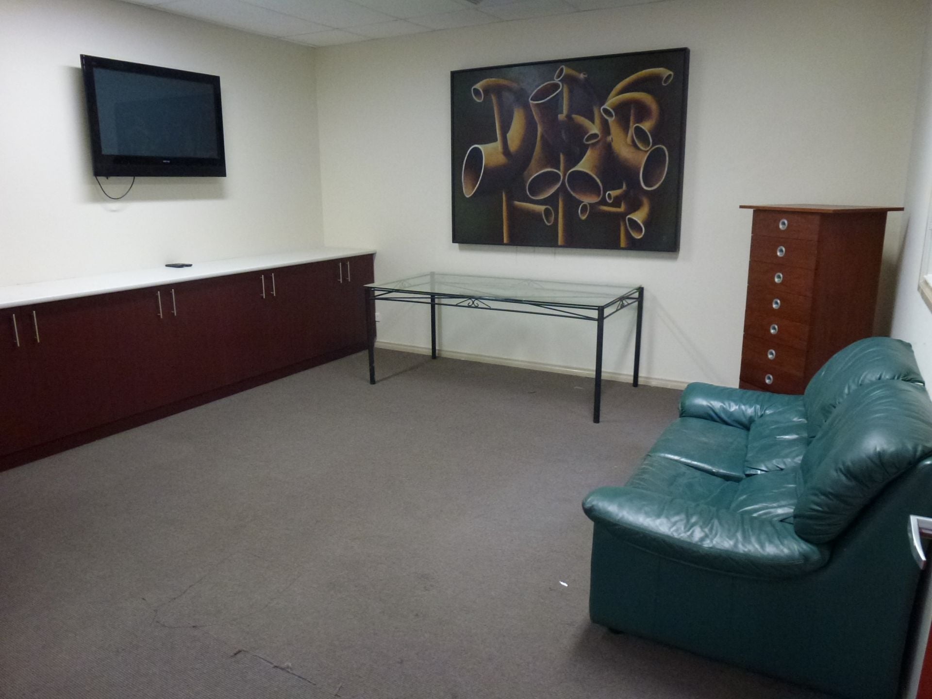 CORPORATE OFFICE SPACE IN INDUSTRIAL HUB