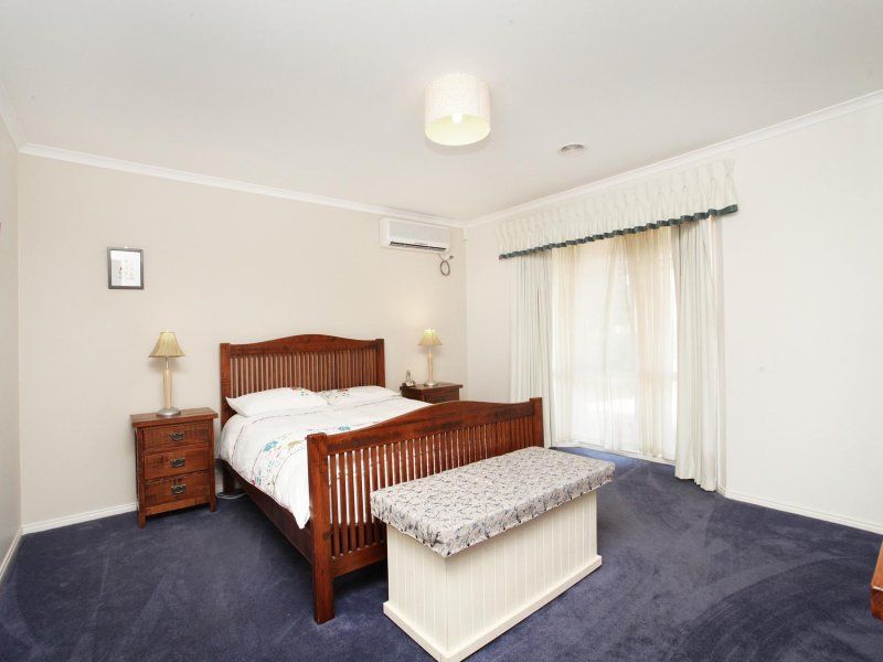 10 Mokoan Close, Caroline Springs - Thumbnail 8