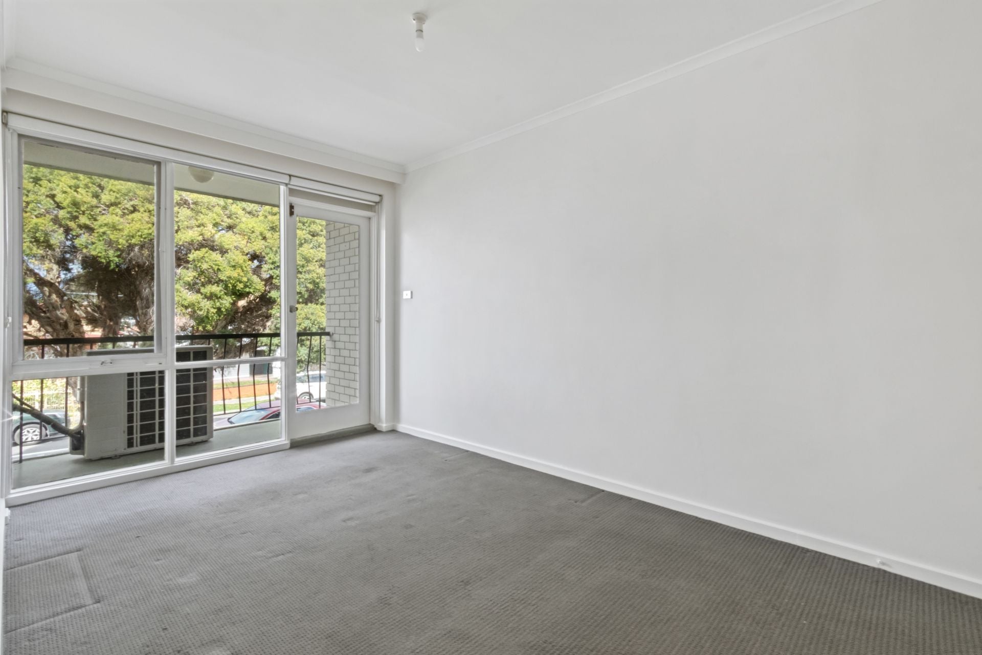 Spacious Apartment in Envious Position!