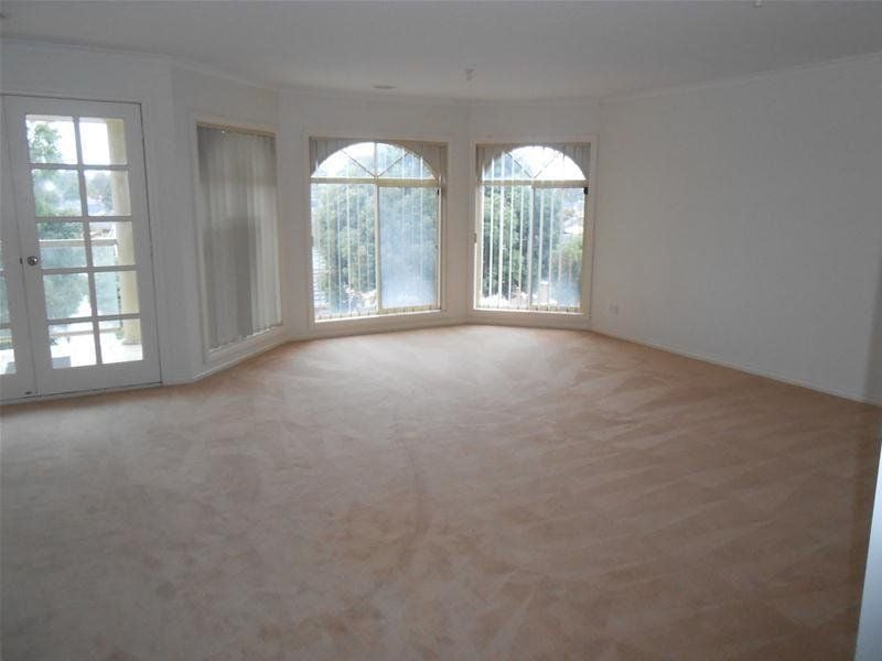 LARGE FAMILY HOME AWAITS!