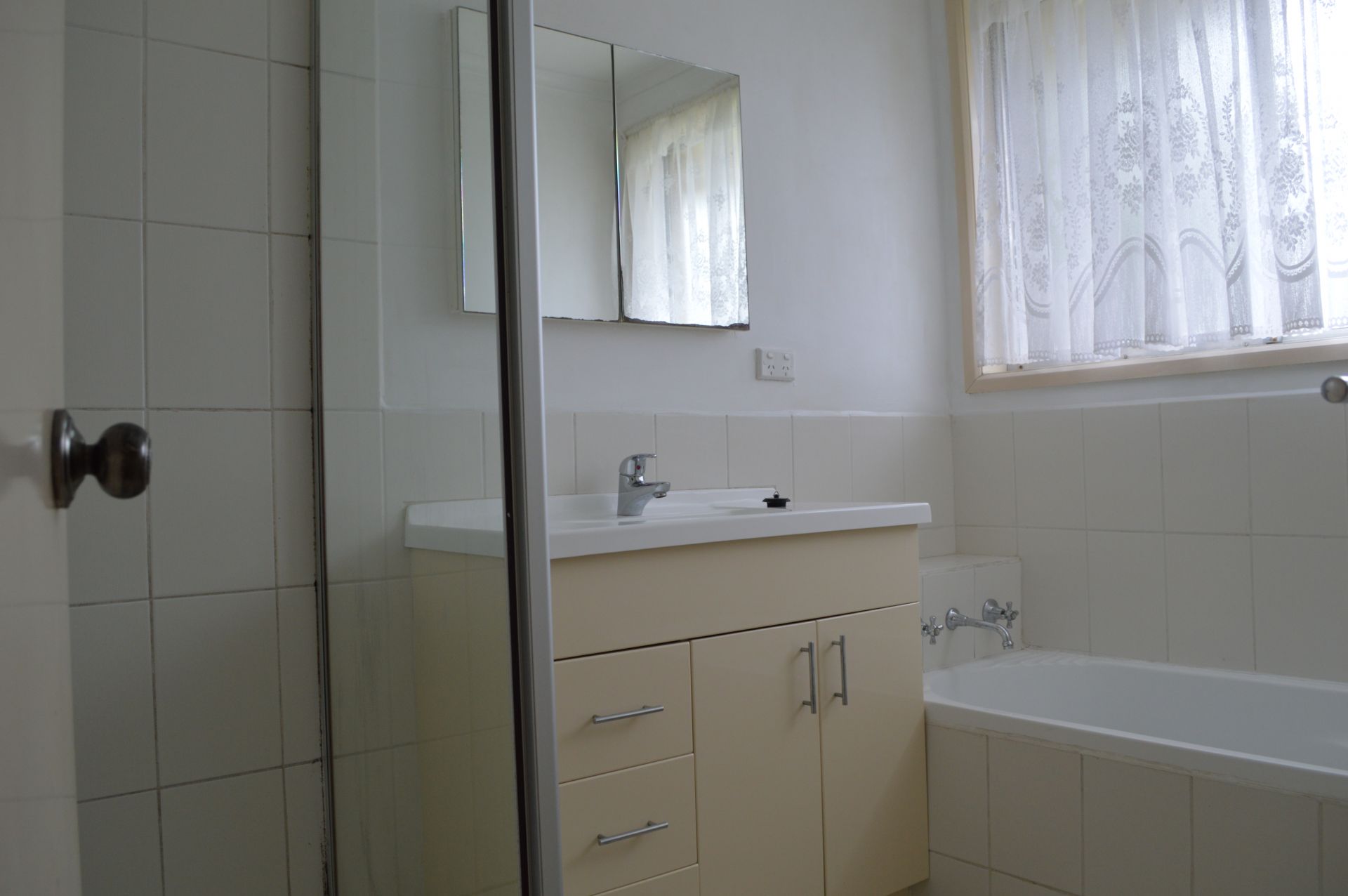 PRIME LOCATION    *Insp Tue 5th Dec @ 4:40pm*