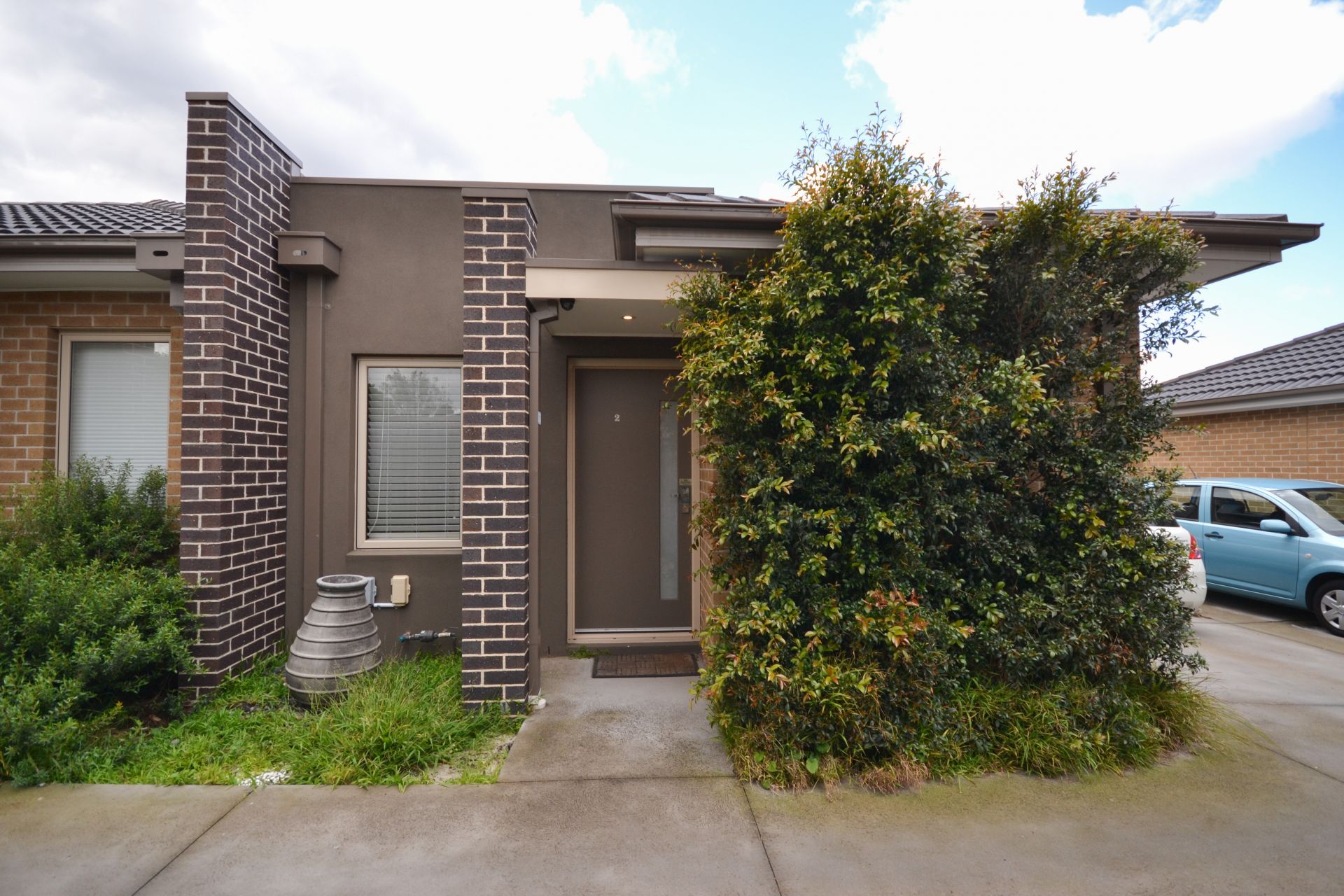 SIMPLY DELIGHTFUL - 1 BEDROOM, PLUS STUDY