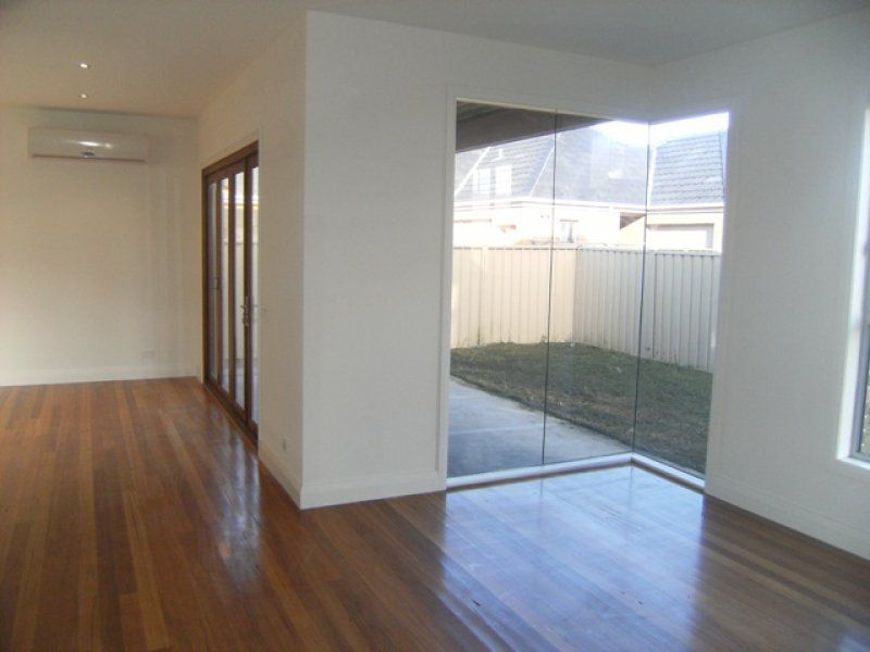 18 Cranwell Square, Caroline Springs - Thumbnail 4