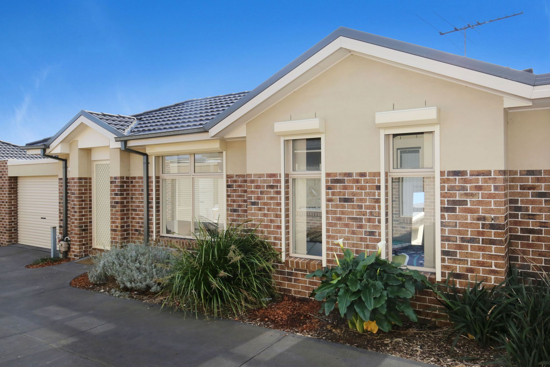 ENTICING LOCATION WITH AN ENVIABLE LIFESTYLE