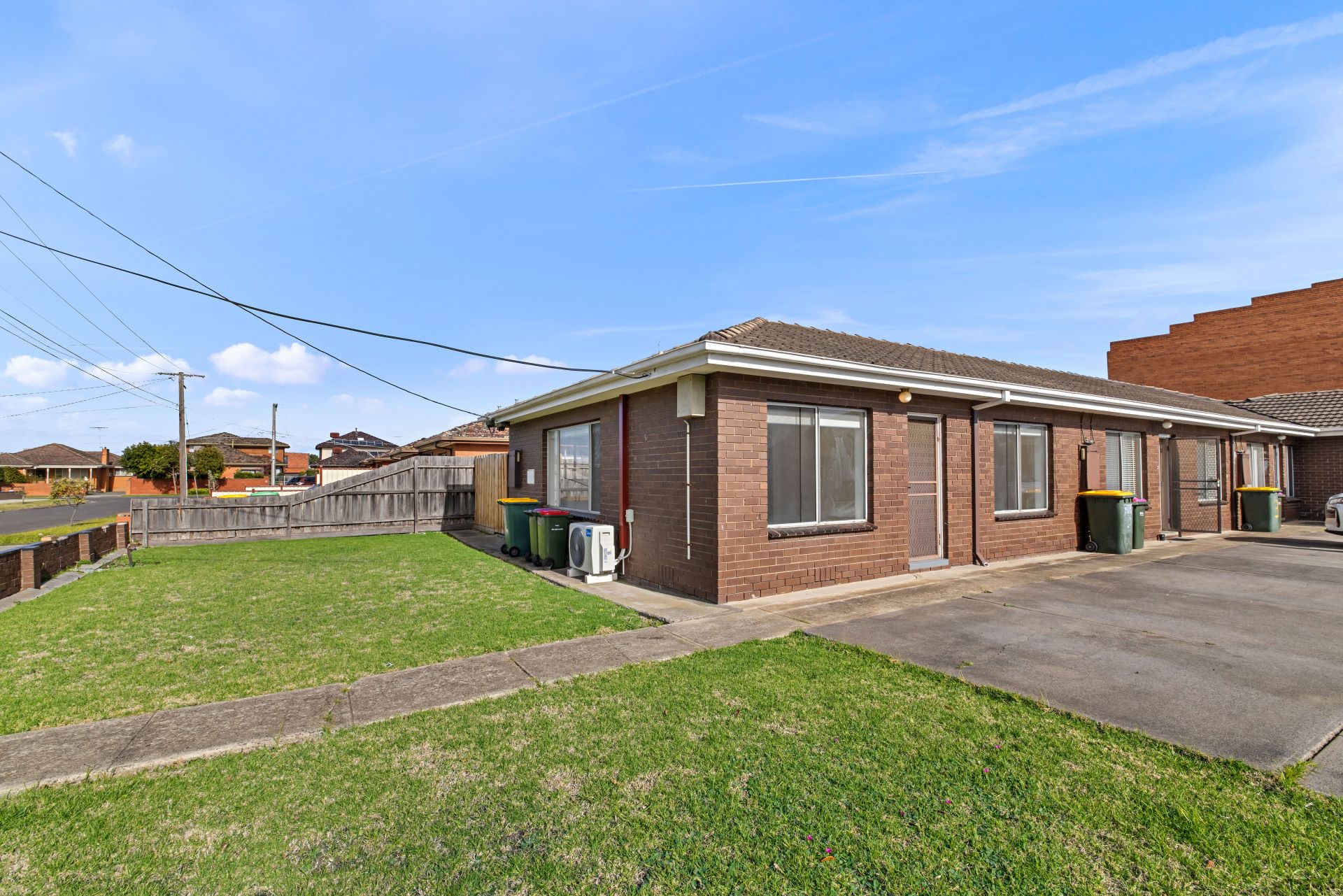 Stylish 2-Bedroom Unit in Prime Thomastown Location!