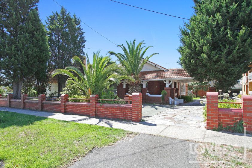 POTENTIAL DEVELOPMENT – (STCA) NORTH ESSENDON MAJOR ACTIVITY CENTRE 978m2 + 996m2 TOTAL 1974m2