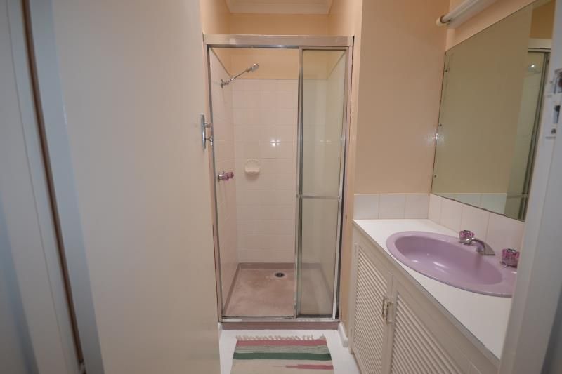 EXTRA LARGE WITHIN WALKING DISTANCE TO PLENTY ROAD SHOPS AND TRAM