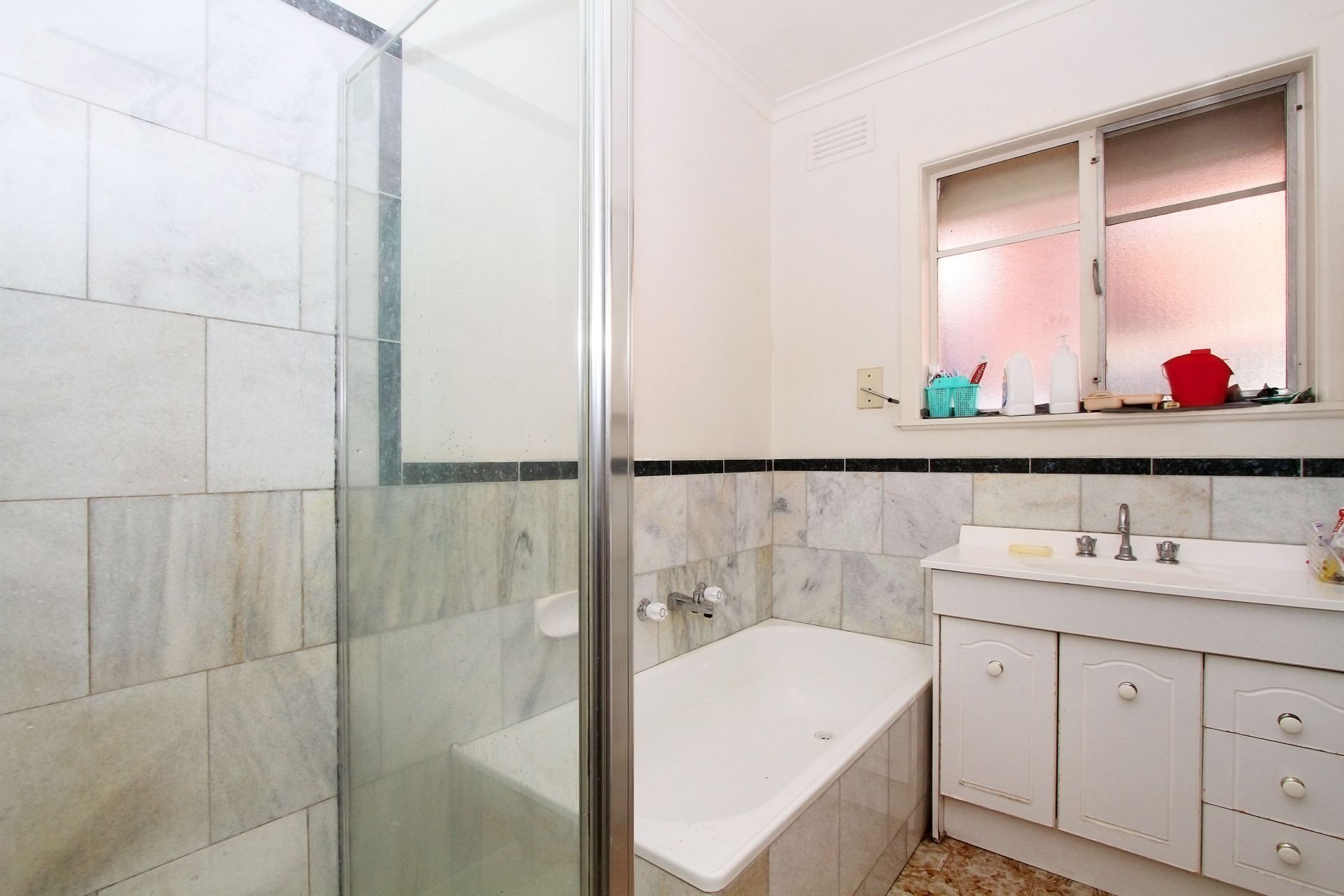 LARGE 3 BEDROOM HOME IN A GREAT LOCATION