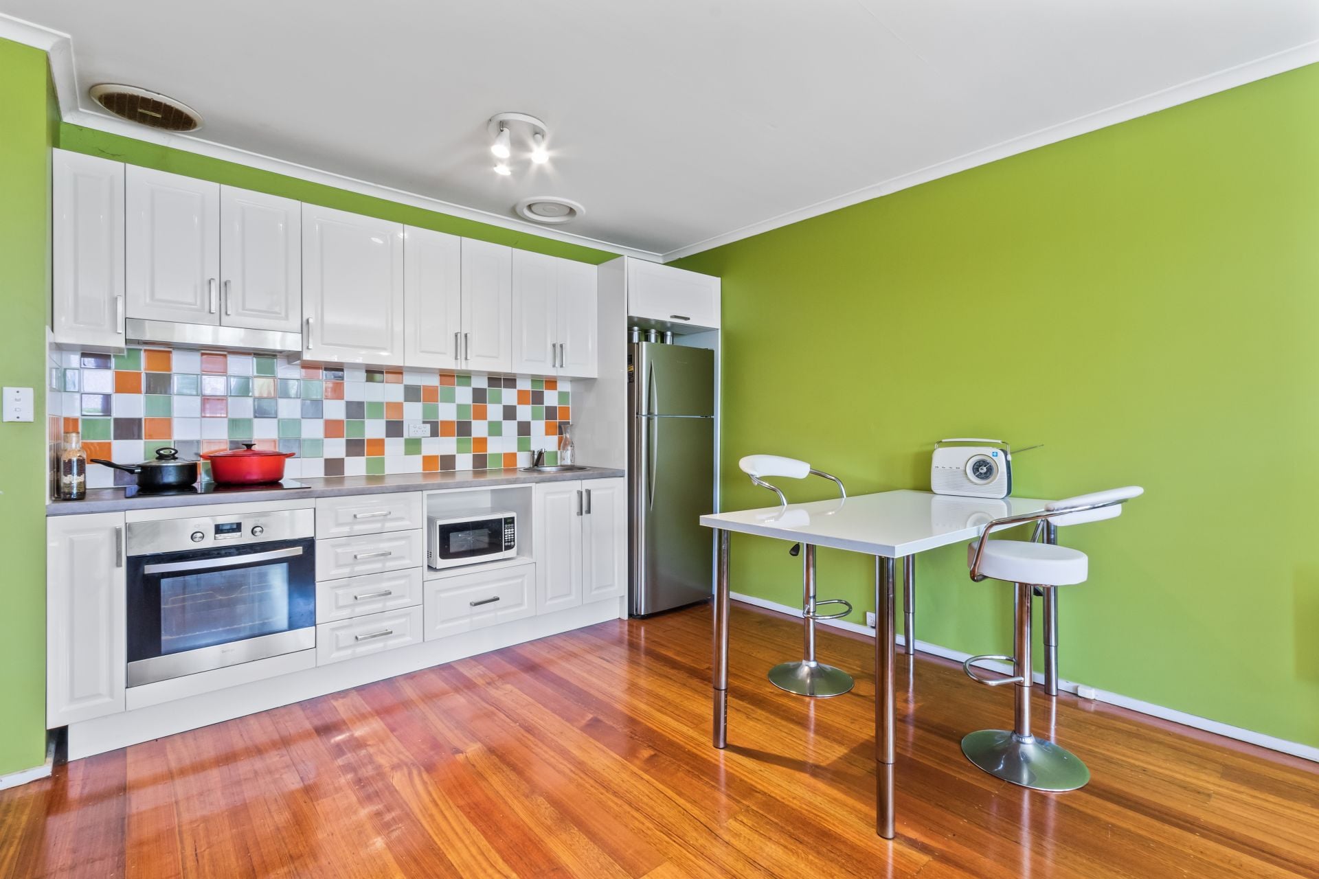 Neat and tidy apartment, near the Lake