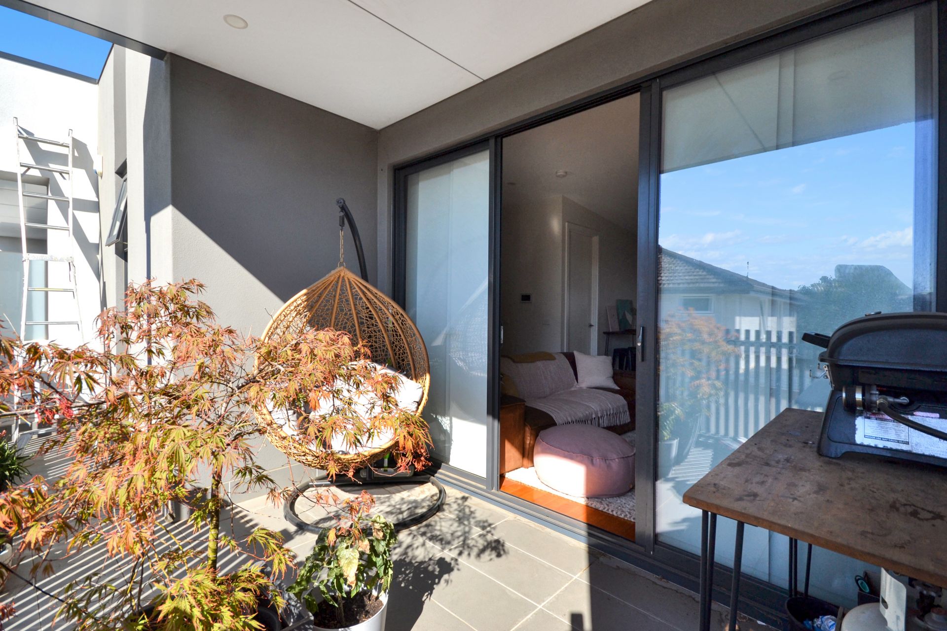 STYLISH MODERN LIVING