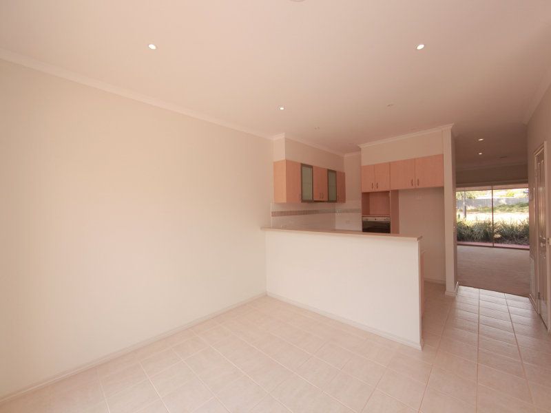 22 Flame Crescent SOUTH MORANG, South Morang - Thumbnail 6