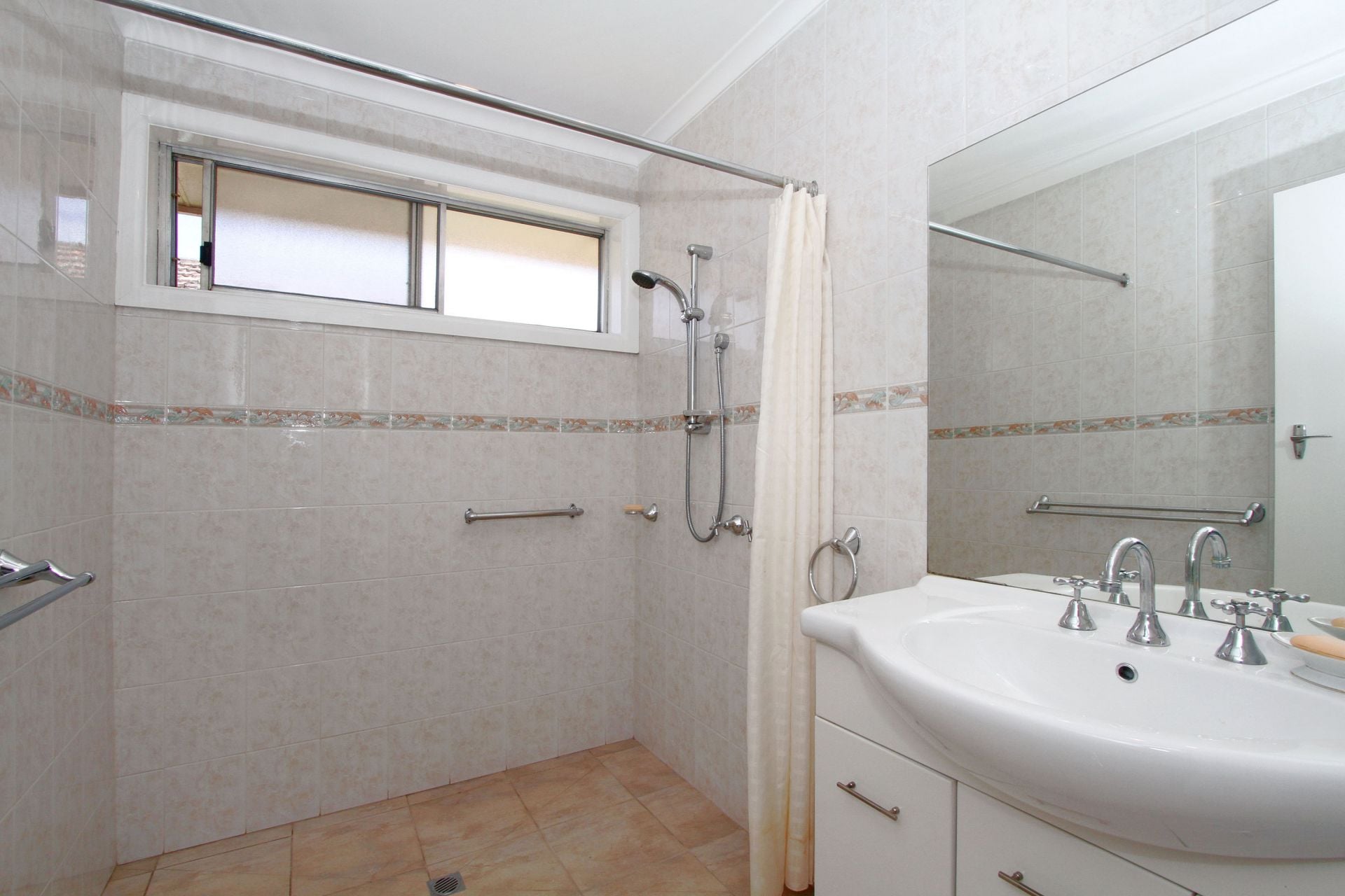 Large Unit In Prime Location
