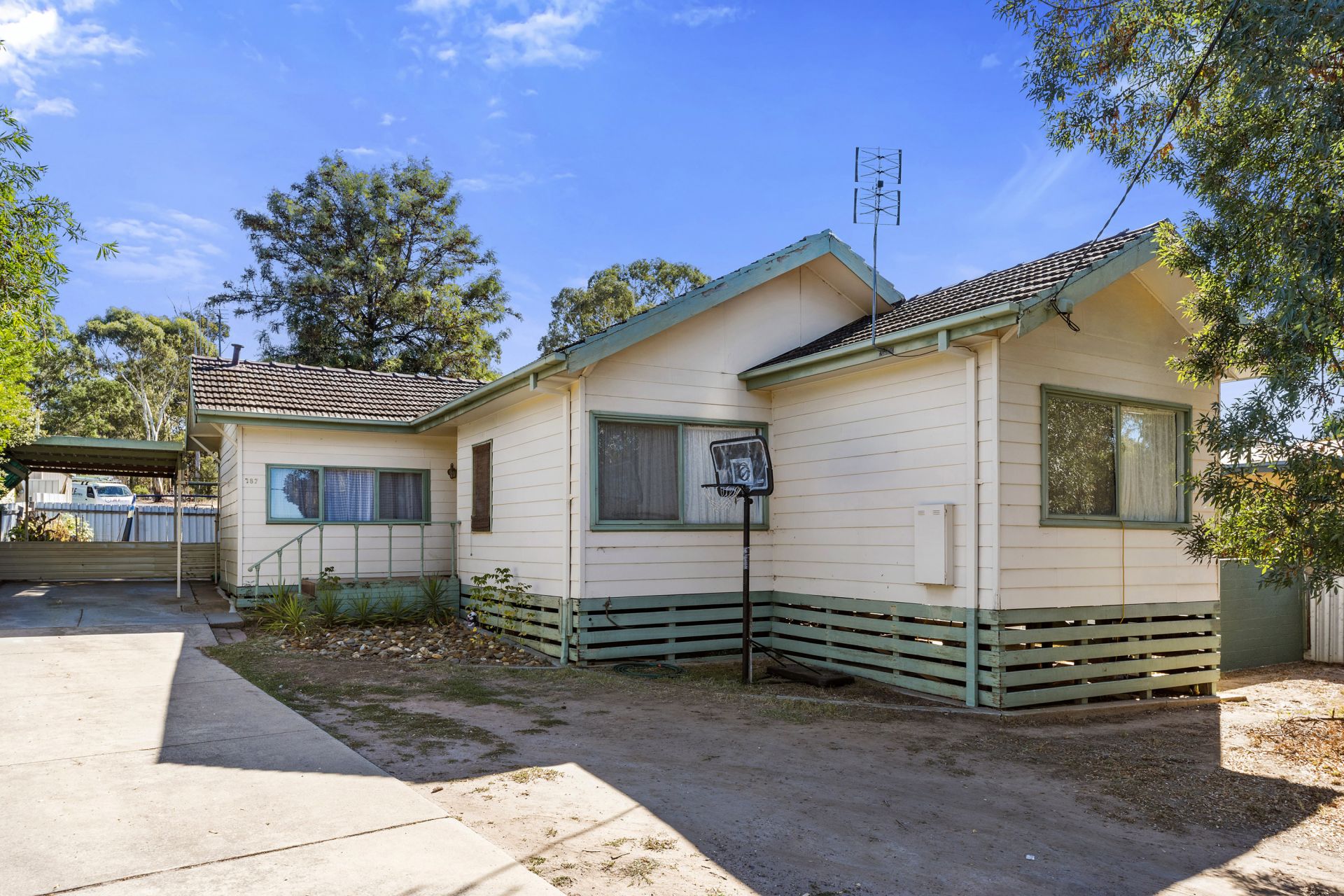 187 Holdsworth Road, North Bendigo DCK Real Estate
