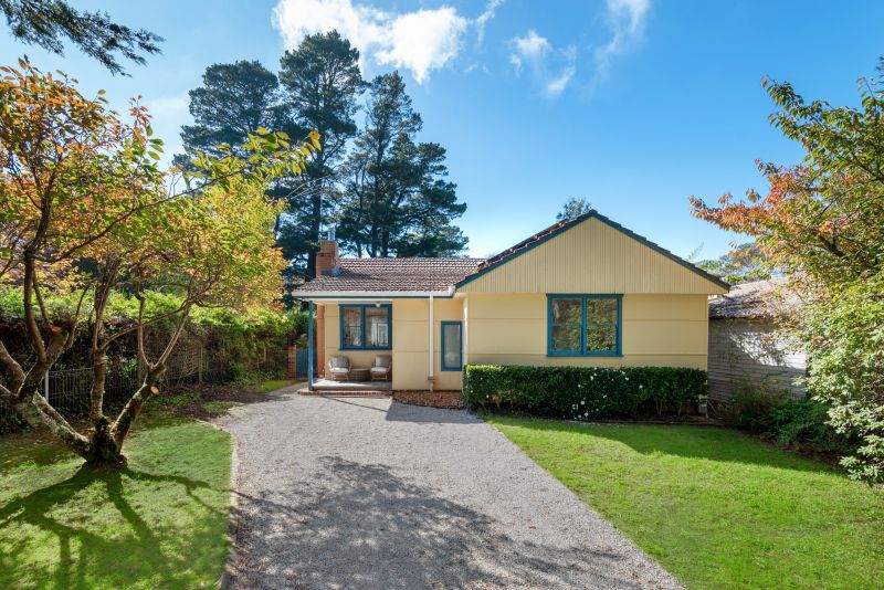 CHARACTER COTTAGE & ONE BEDROOM GARDEN FLAT