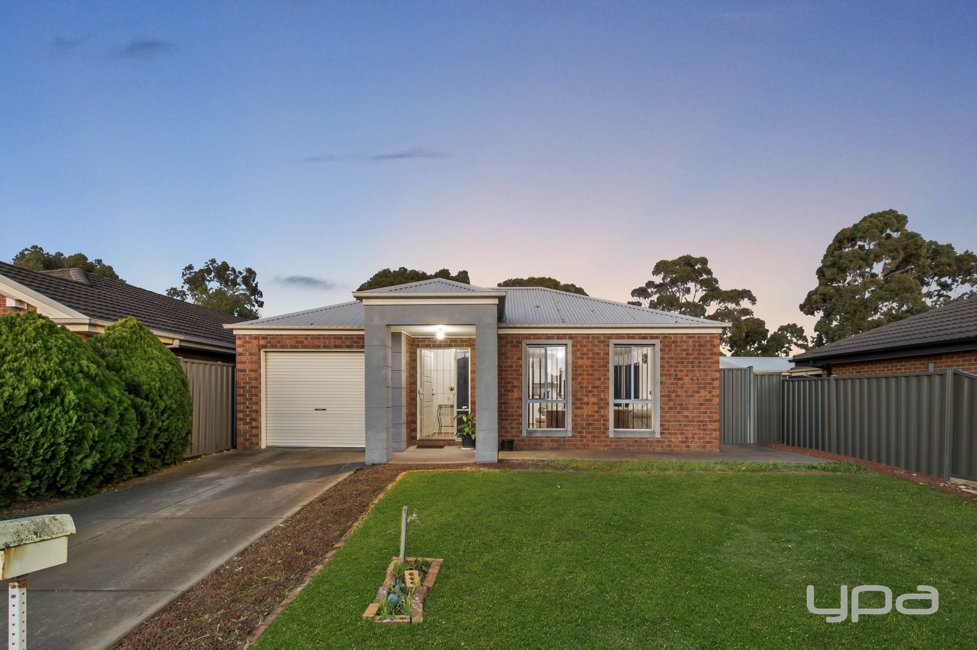 8 Dickerson Way, Caroline Springs YPA Estate Agents