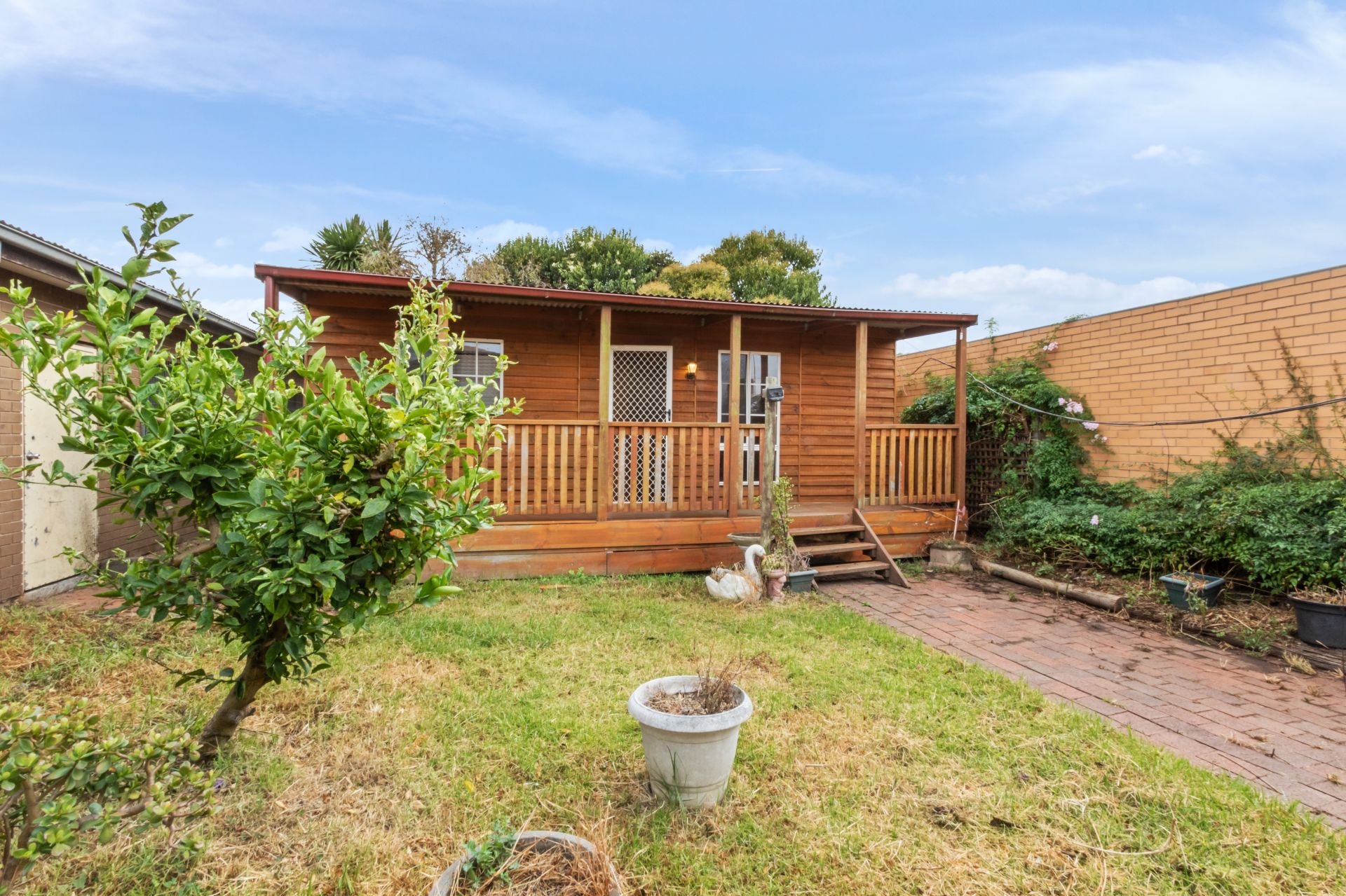 Spacious House plus Studio!