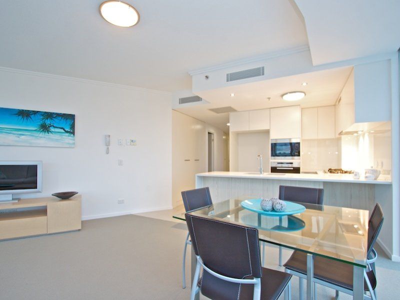 501 110 Marine Parade, COOLANGATTA, Coolangatta - Thumbnail 3