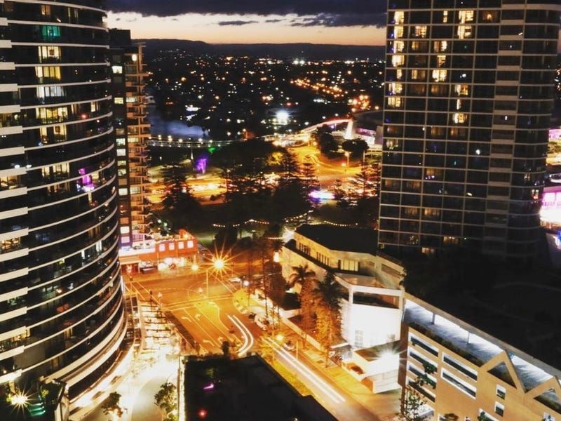 1907/1 Oracle Boulevard, Broadbeach - Thumbnail 2