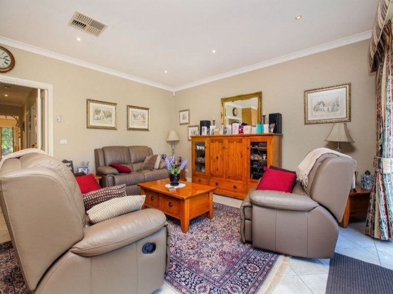 105 Chisholm Drive, Caroline Springs - Thumbnail 5