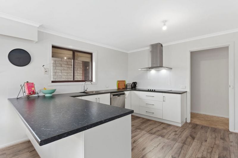 212 Hearn Street COLAC VIC, Colac - Thumbnail 2