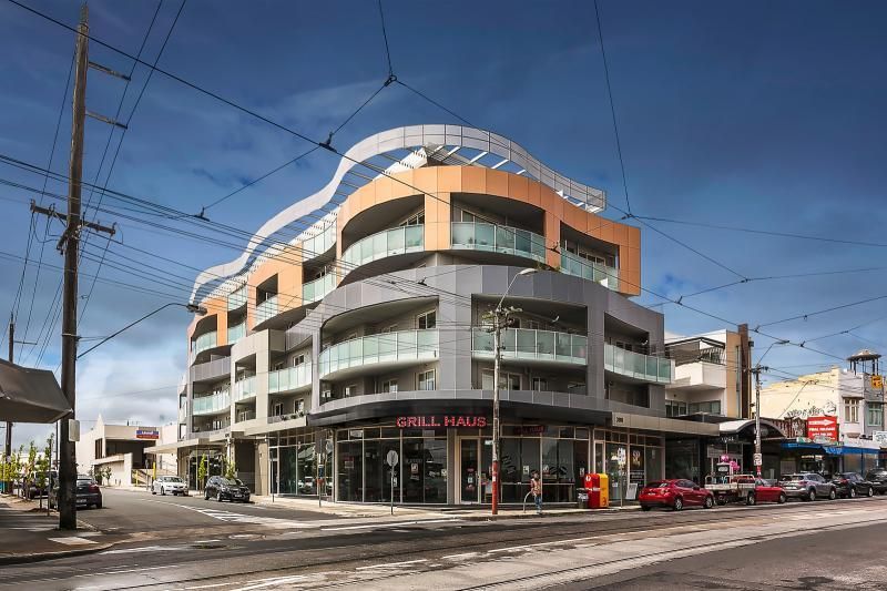 ENJOY VIBRANT LIFE STYLE IN A PRIME LOCATION