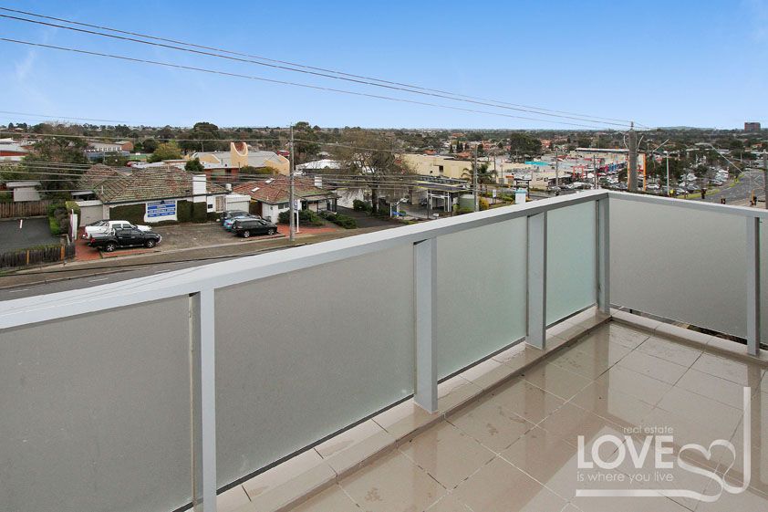 Plenty.. Of options and much more this apartment you'll adore!!