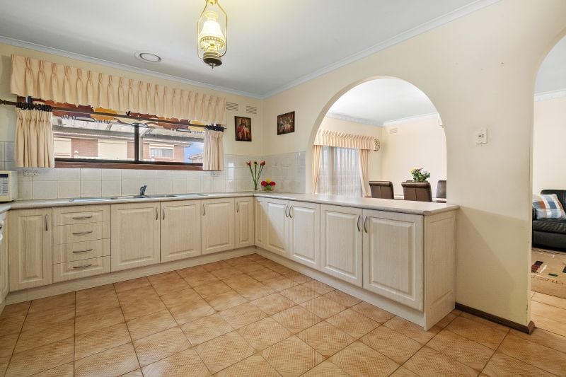 18 Victoria Drive, Thomastown