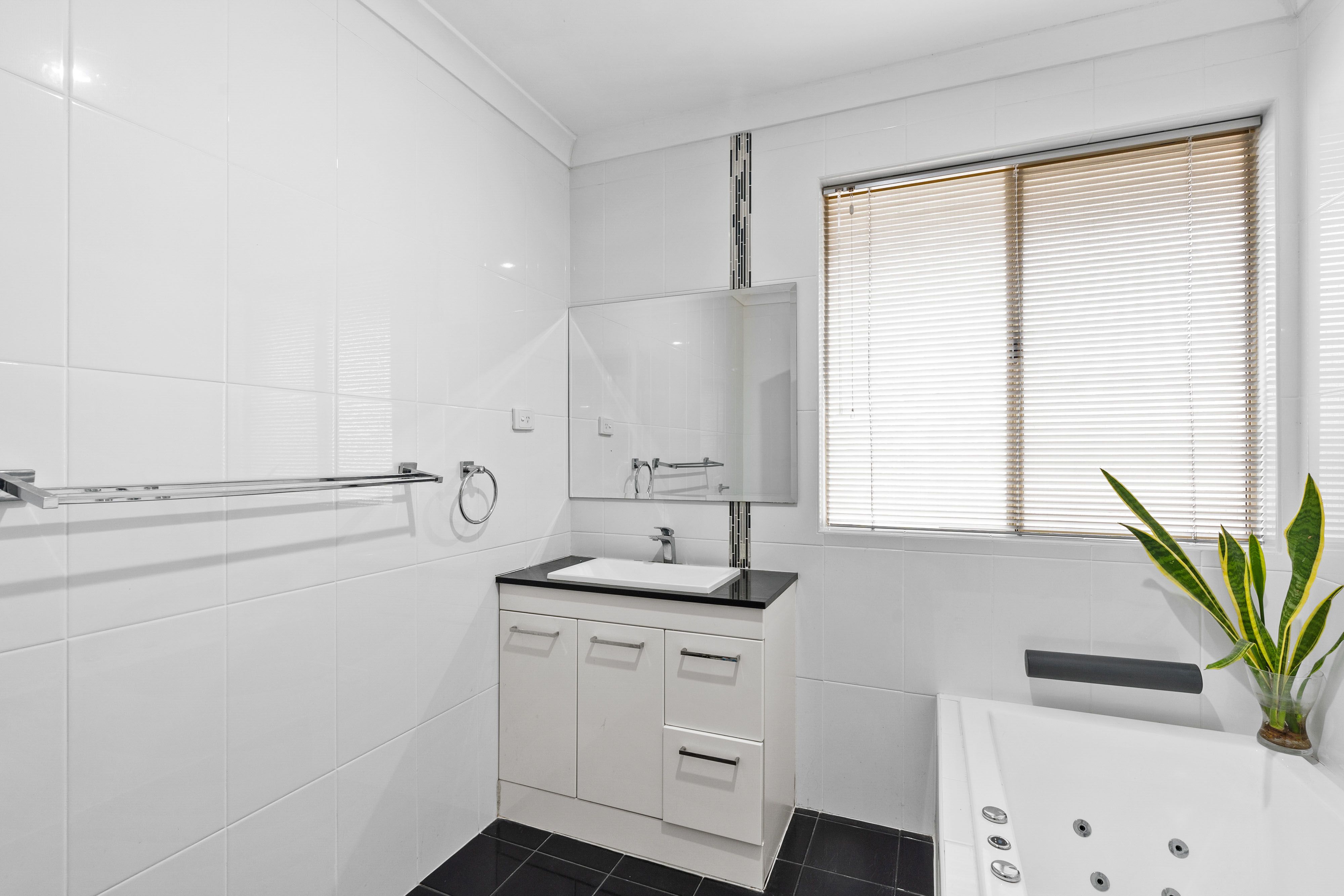 Real Estate For Sale 9 Brunswick Road Thornlie , WA