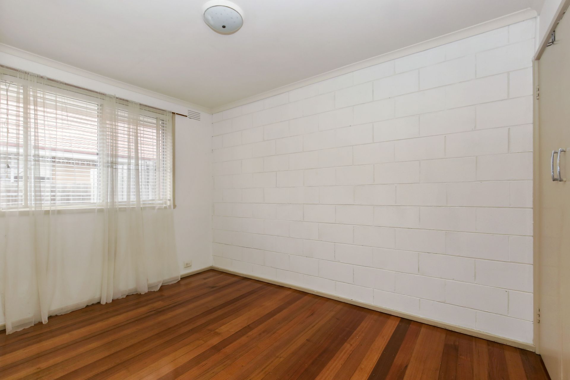 Affordable 2 Bedroom Unit with Courtyard and train station at your door step.