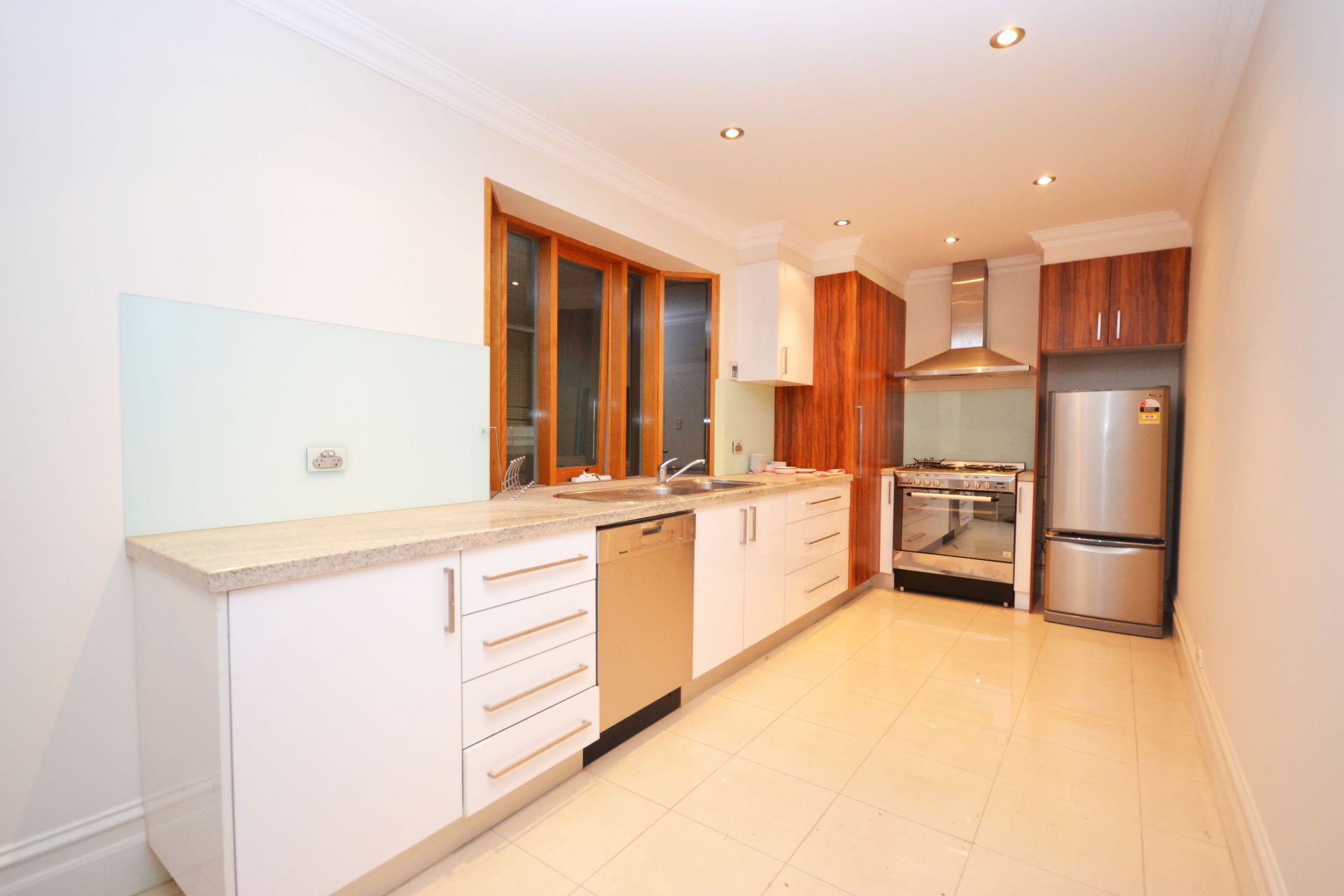 CONTEMPORARY LIVING IN A FABULOUS LOCATION!