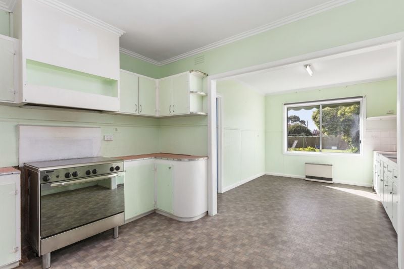 20 Sinclair Street COLAC VIC, Colac - Thumbnail 2